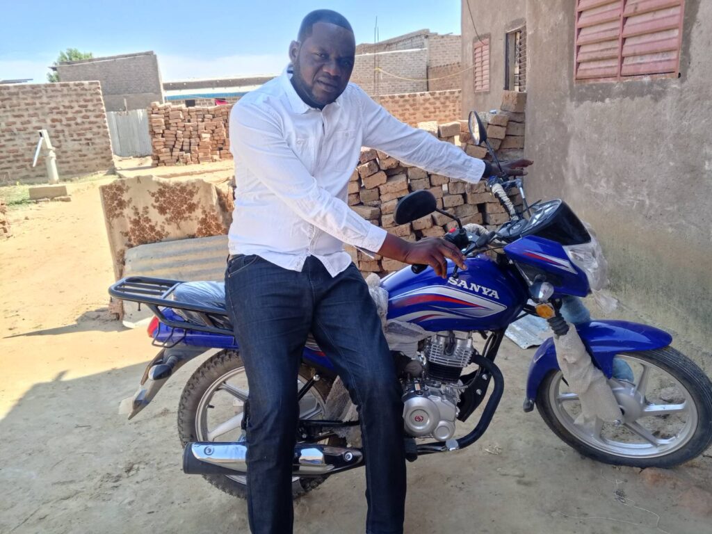 Fulbert mit Motorrad